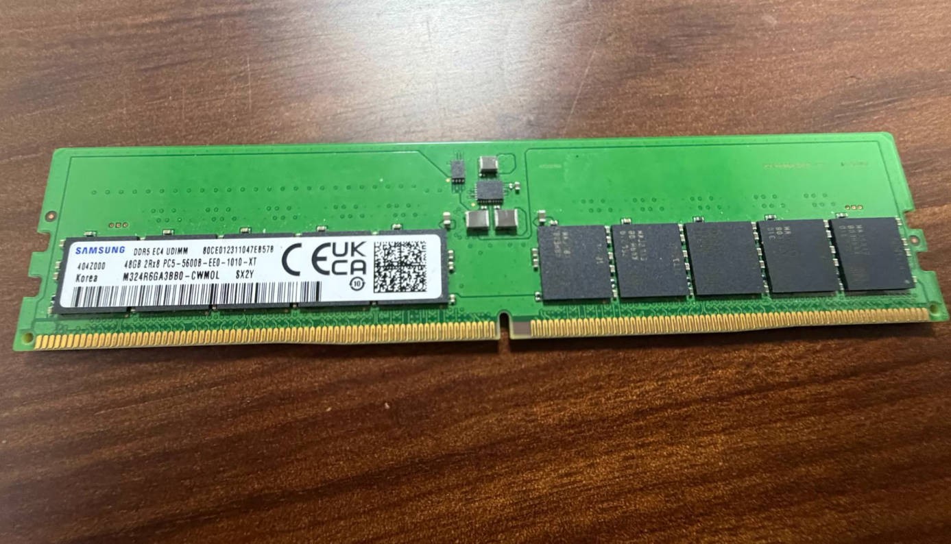SAMSUNG 48GB 5600MHz DDR5 EC4 UDIMM 2Rx8 PC5-5600B-EE0-1010XT M324R6GA3BB0-CWMOL
