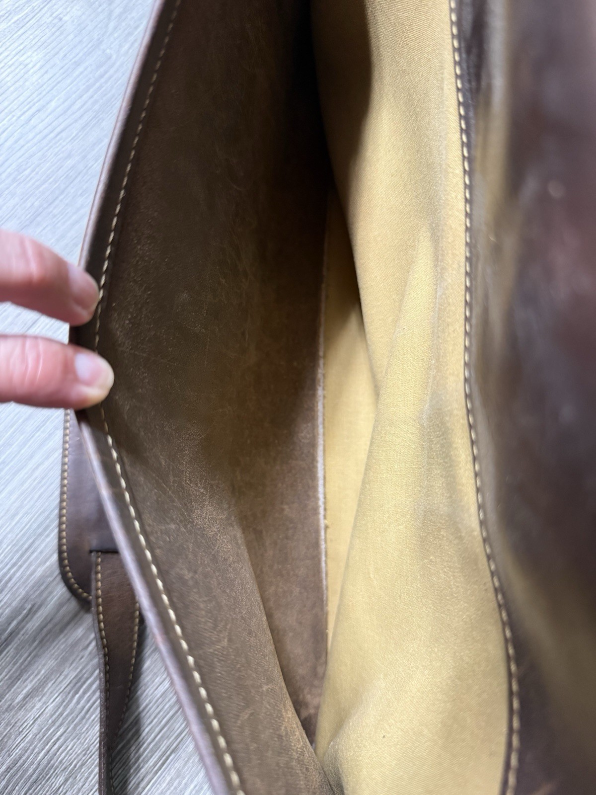 Franklin Covey Sandstone Leather Messenger Laptop Bag