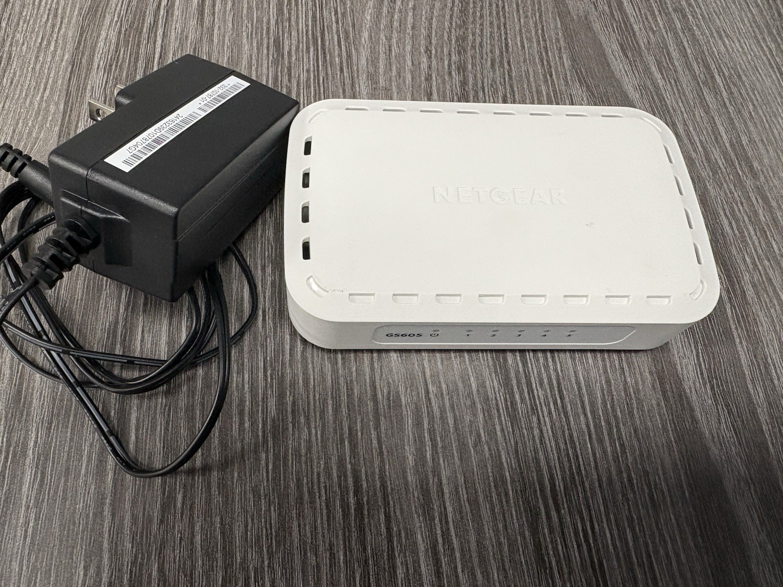 NETGEAR 5-Port Gigabit Ethernet Switch GS605 V5 With Power Adapter Gaming Pro