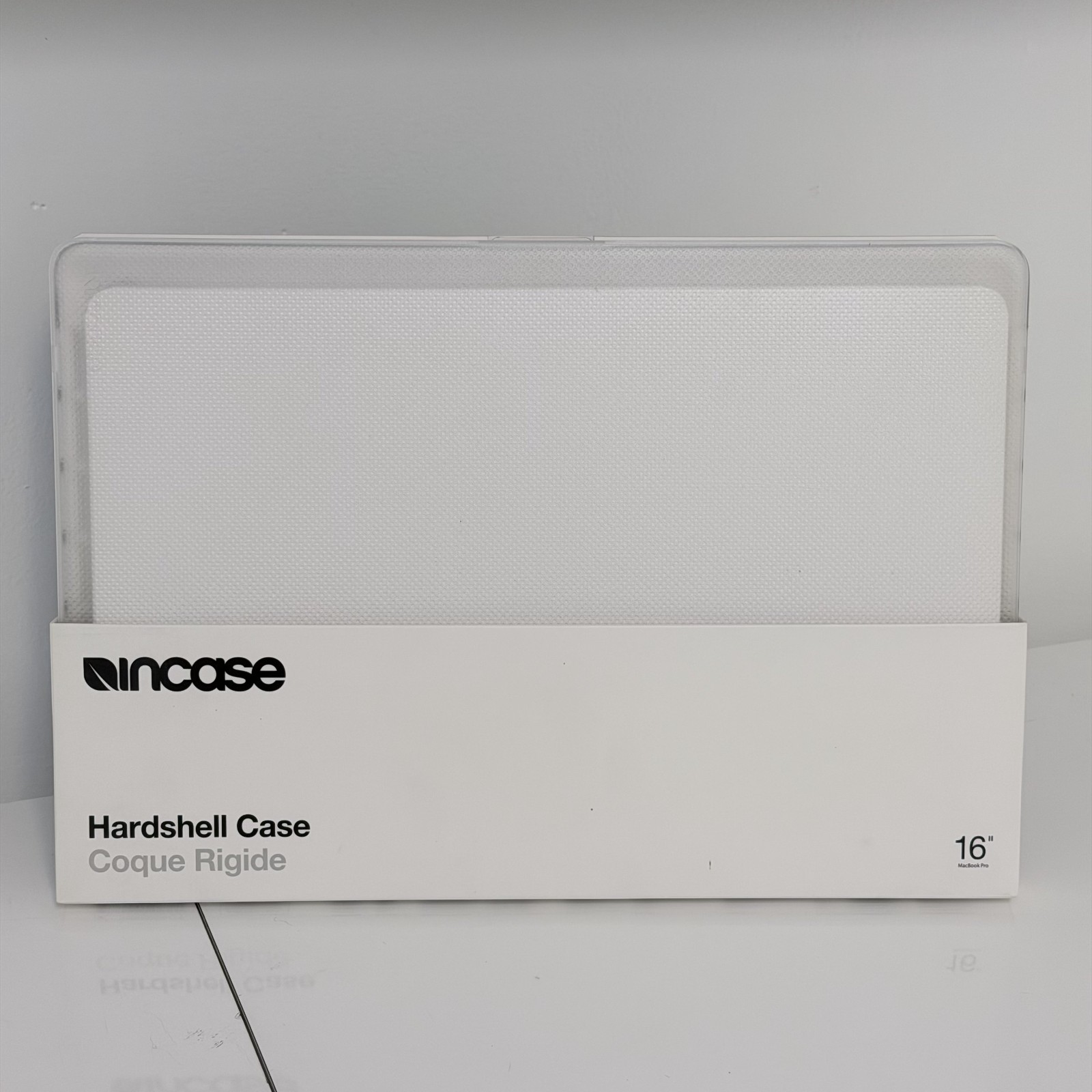 New Incase Hardshell Case for 2019 16″ MacBook Pro Clear INMB200679-CLR
