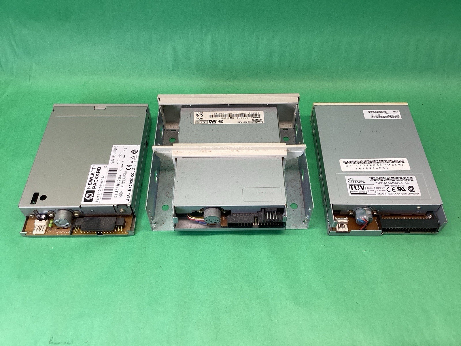 x3 Beige 3.5” Internal Floppy Drive Citizen Alps HP Mitsumi UNTESTED – LOT OF 3