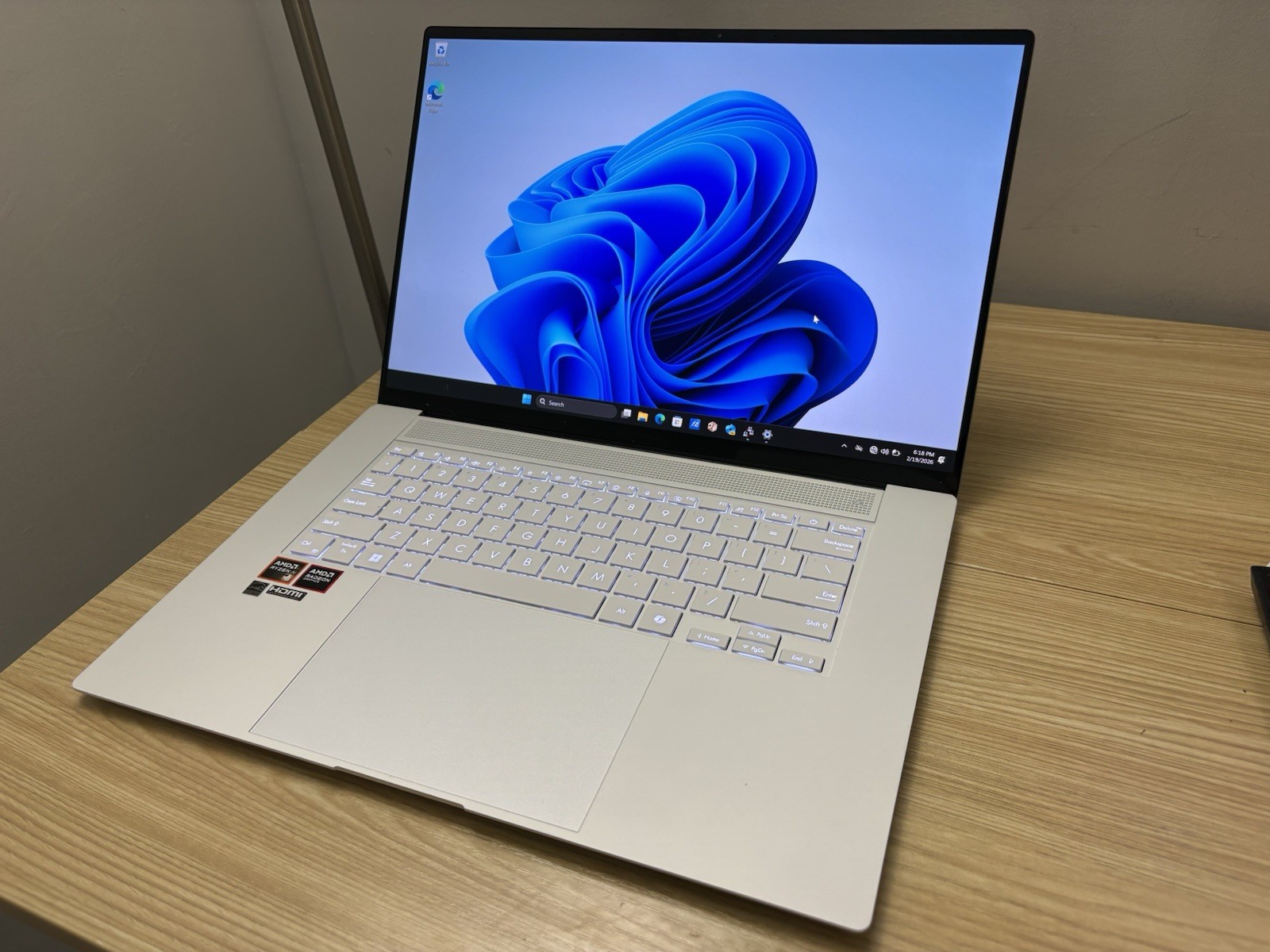 ASUS – Zenbook S 16 16” 3K OLED Touch AMD Ryzen AI 9 365 24GB DDR5 1TB SSD White