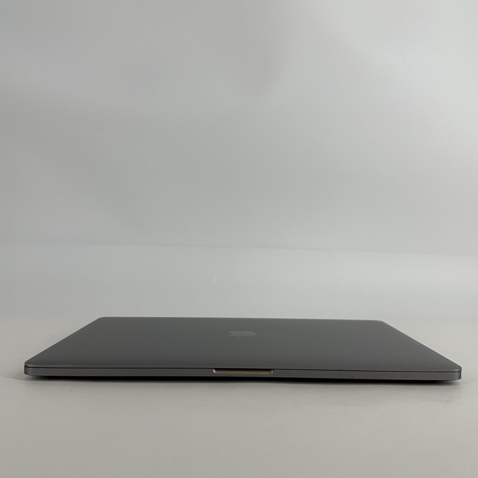 MacBook Pro 16 Touch Bar Space Gray 2019 2.4GHz i9 32GB 1TB SSD Radeon Pro 5500M