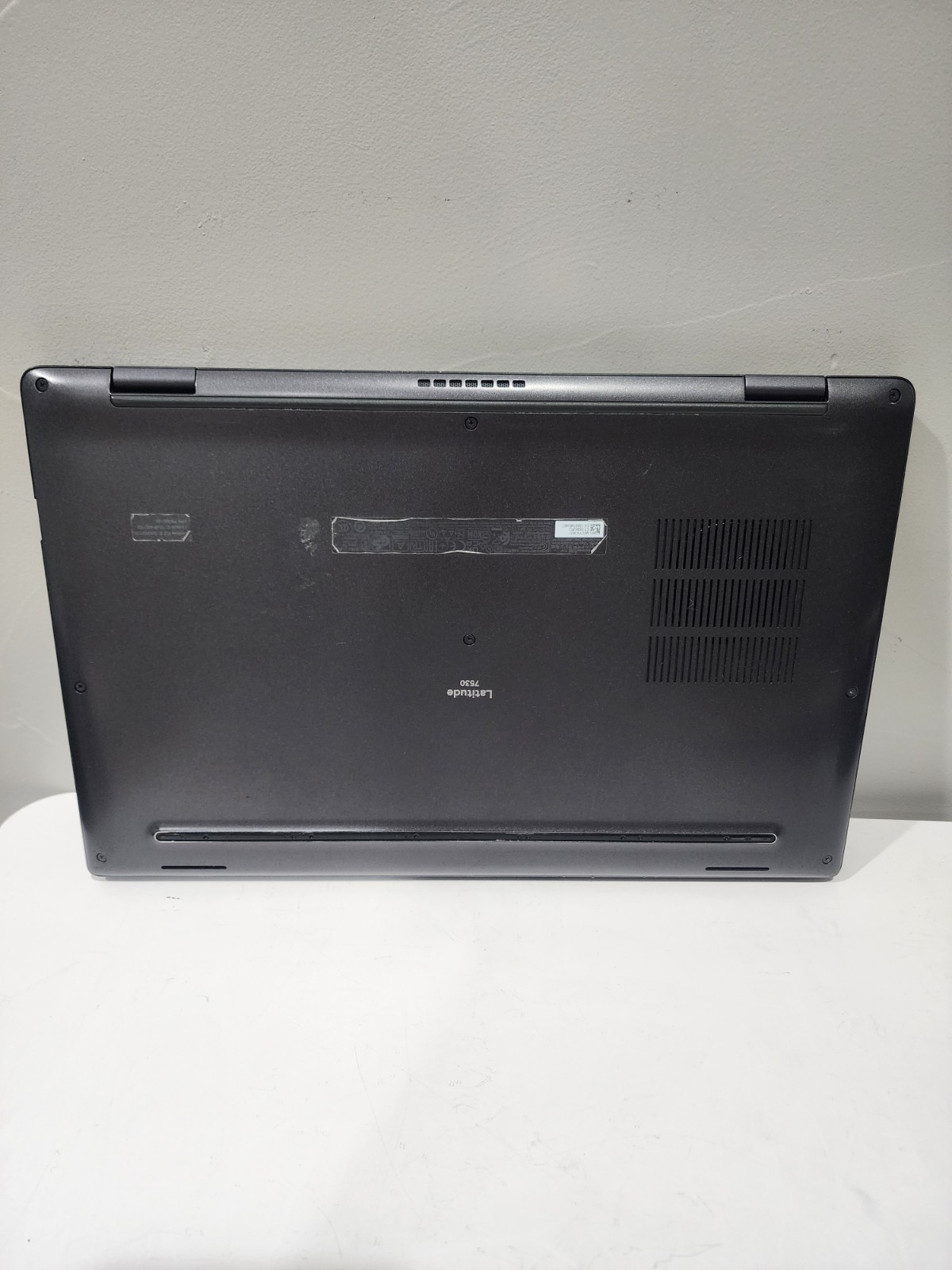 Dell Latitude 7530 i7-1255U – 16GB RAM – 512GB NVMe SCREEN ISSUE – NO AC