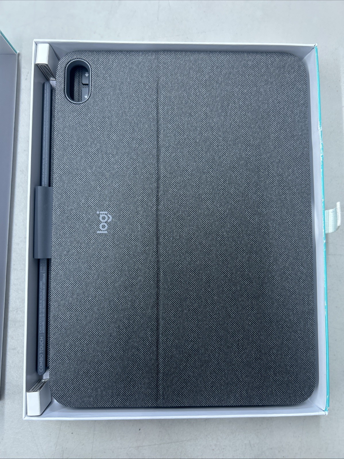 Logitech Combo Touch for iPad 10th Gen and A16 -Oxford Gray