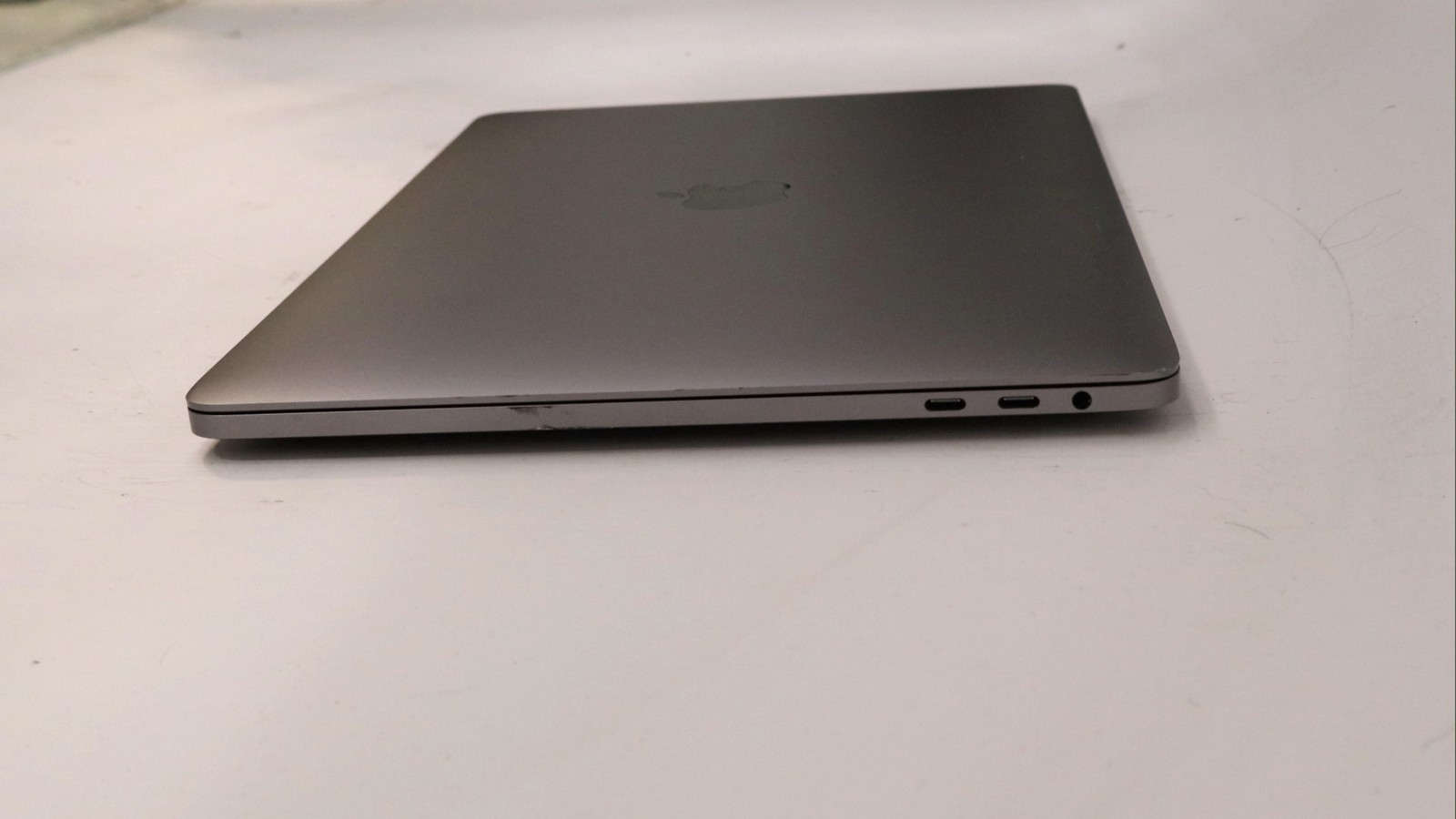 Apple Macbook Pro 13″ i7-1068NG7 16GB 1TB – Good