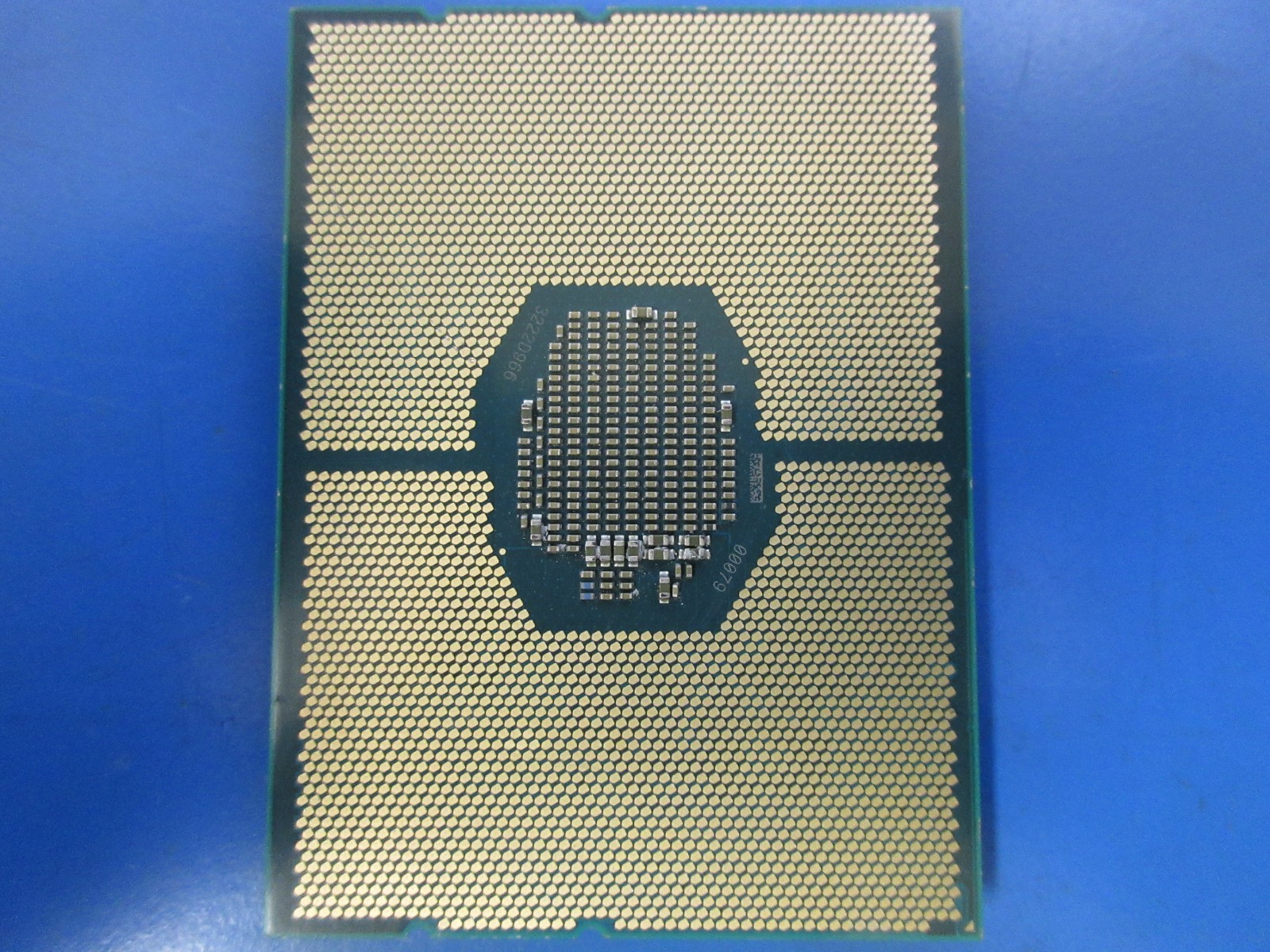 Lot 6 of SRG1W : Intel Xeon Silver 4214R 2.40GHz : 12 Core : FCLGA3647 – Grade C