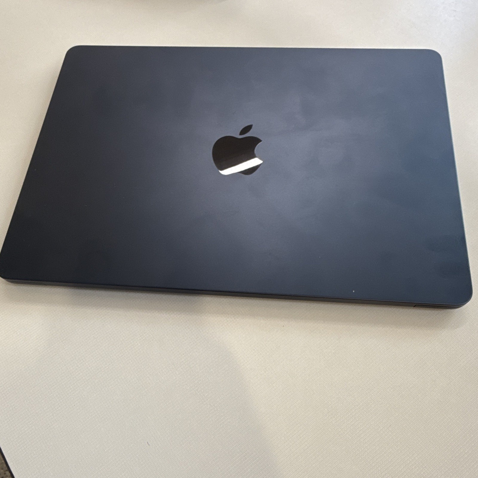 Apple MacBook Air 13″ M3 (2024) 16GB RAM – macOS Tahoe – Model A3113 – Excellent
