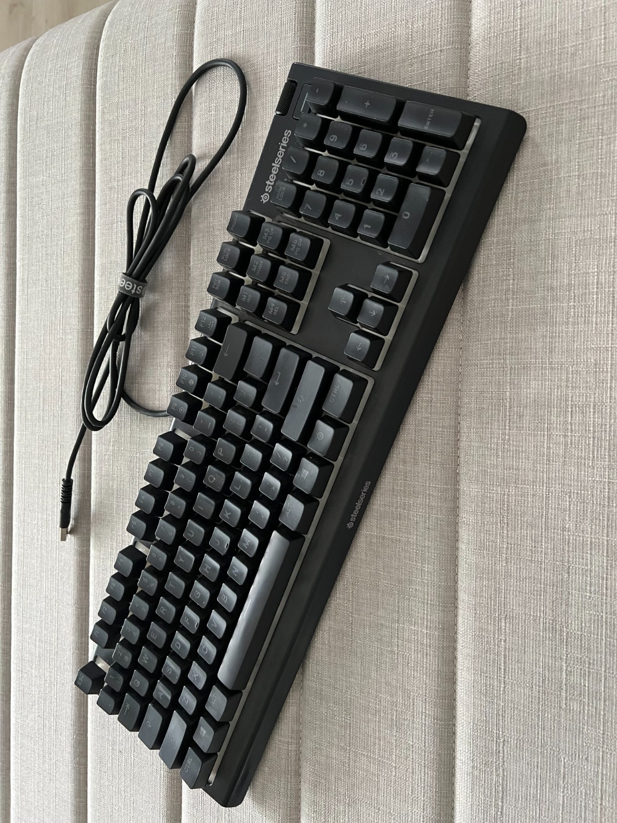 Illuminated SteelSeries Apex3 Wired Mechanical Keyboard Fullsize w Numpad-TESTED