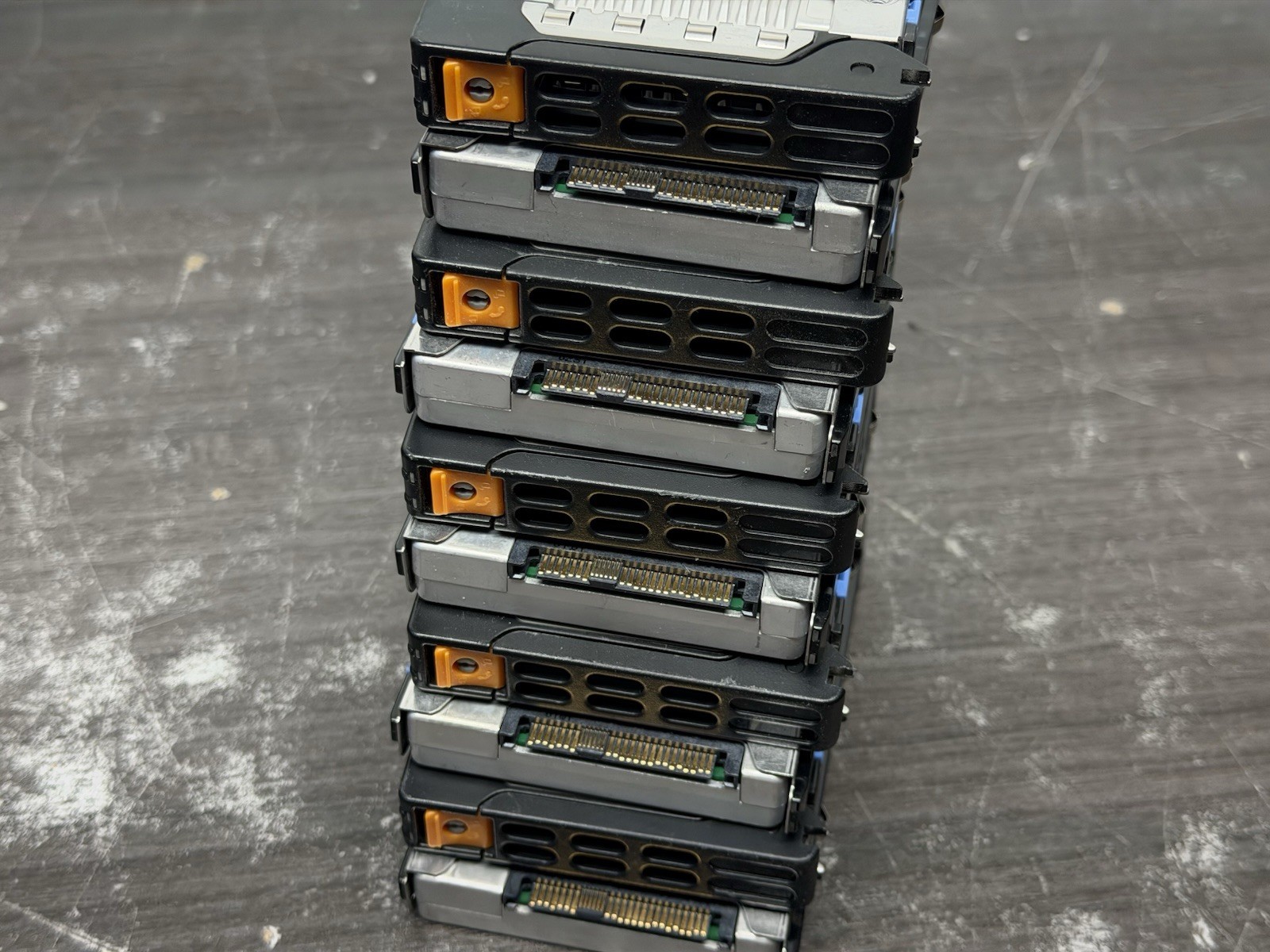 Lot Of 10 Intel DC P4610 3.2TB SSD 2.5″ SSDPE2KE032T8 (untested) – B053