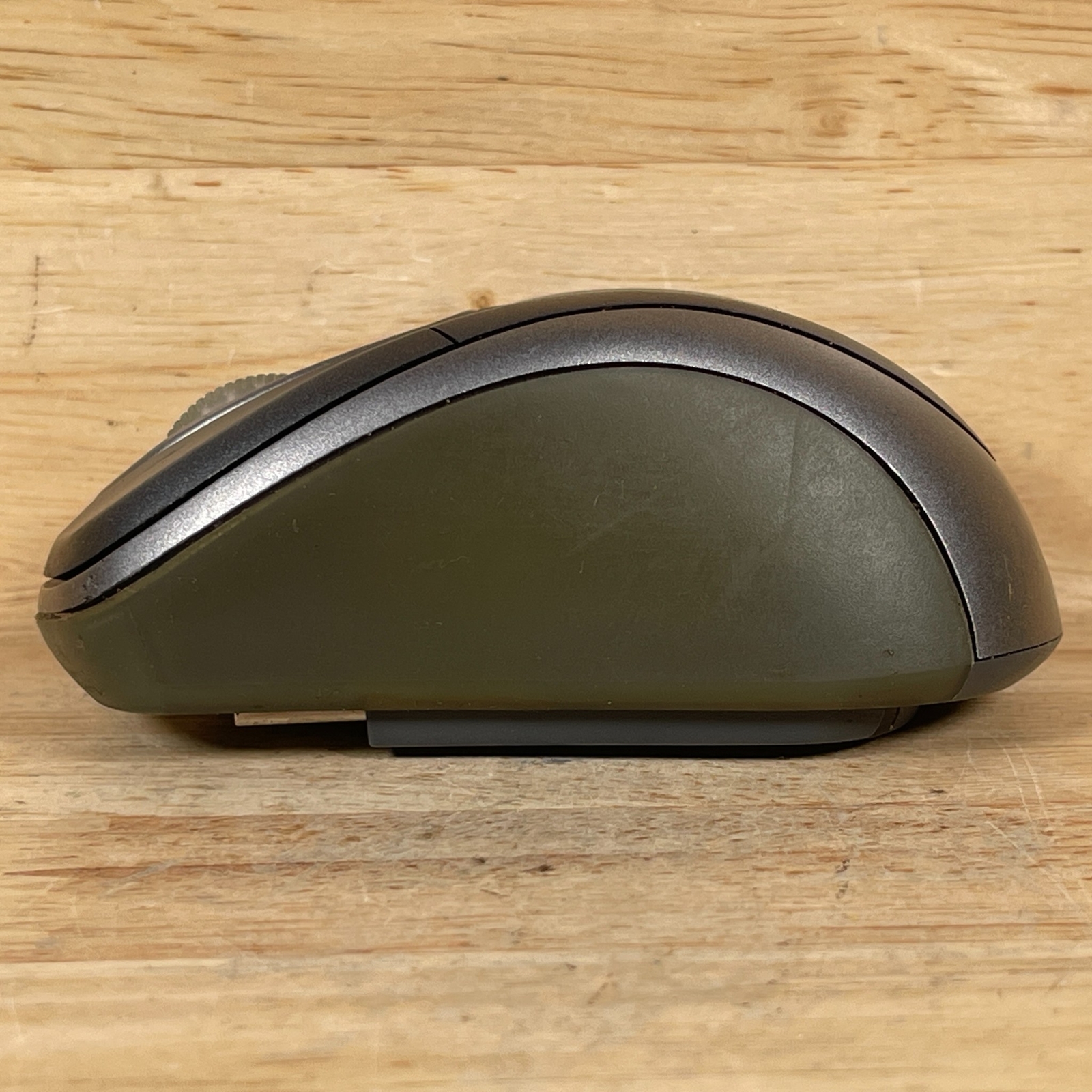 Microsoft MSK-1056 Black/Grey 4-Way Scrolling Wireless Notebook Optical Mouse