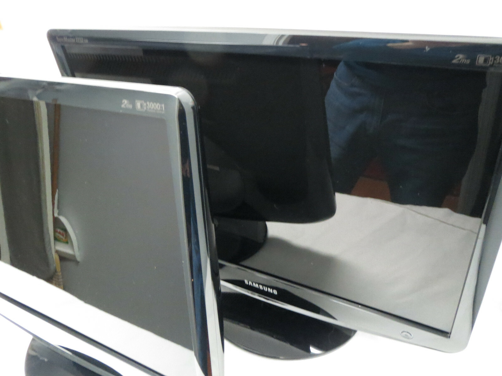 Two 22″ Samsung SyncMaster 2232GW Monitors 2ms 3000:1 Dynamic Contrast DVI RGB