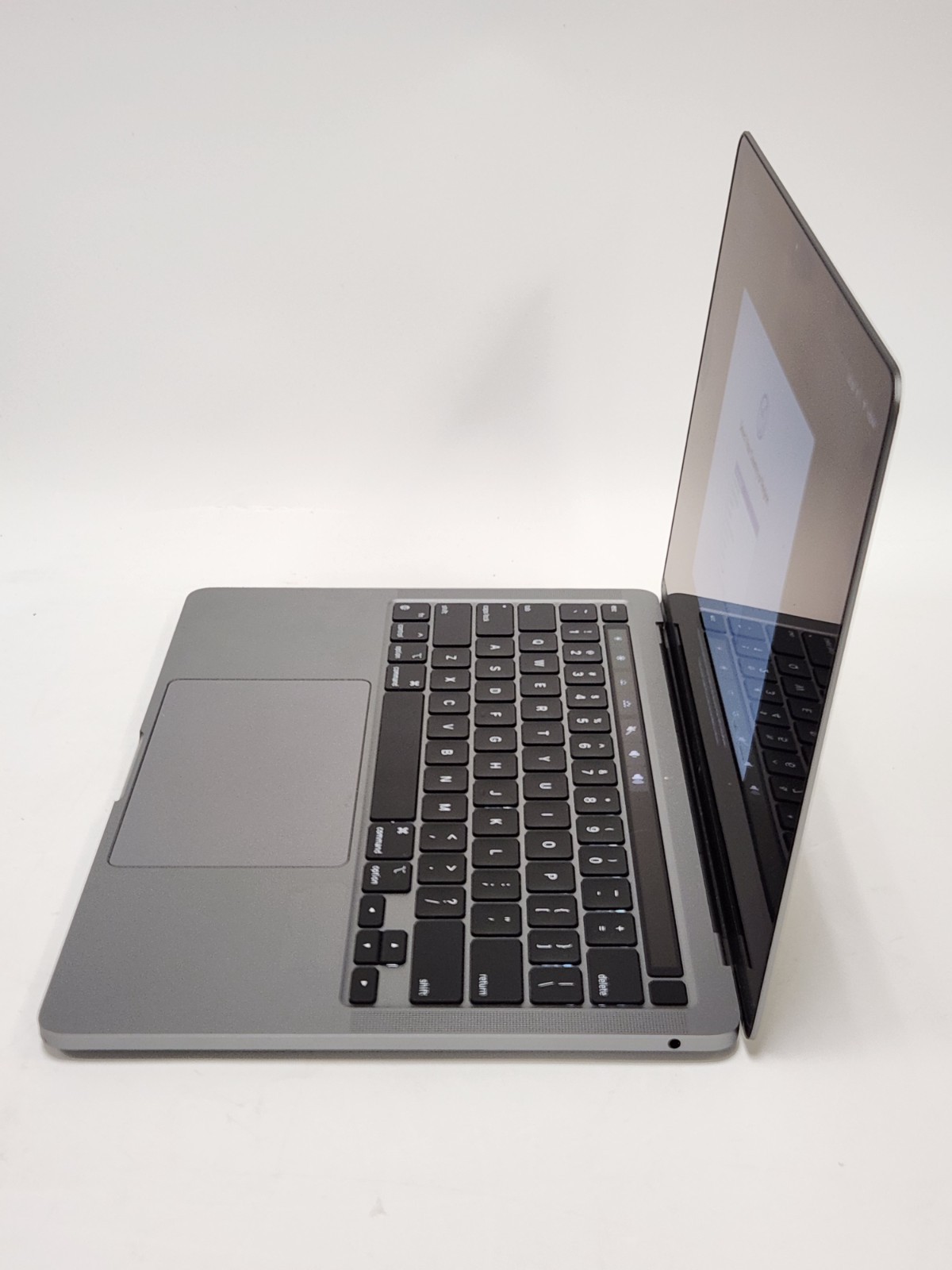 2020 Apple MacBook Pro 13.3″ M1 Chip 8GB RAM 256GB A2338 Bundle Adapter 119 cyc