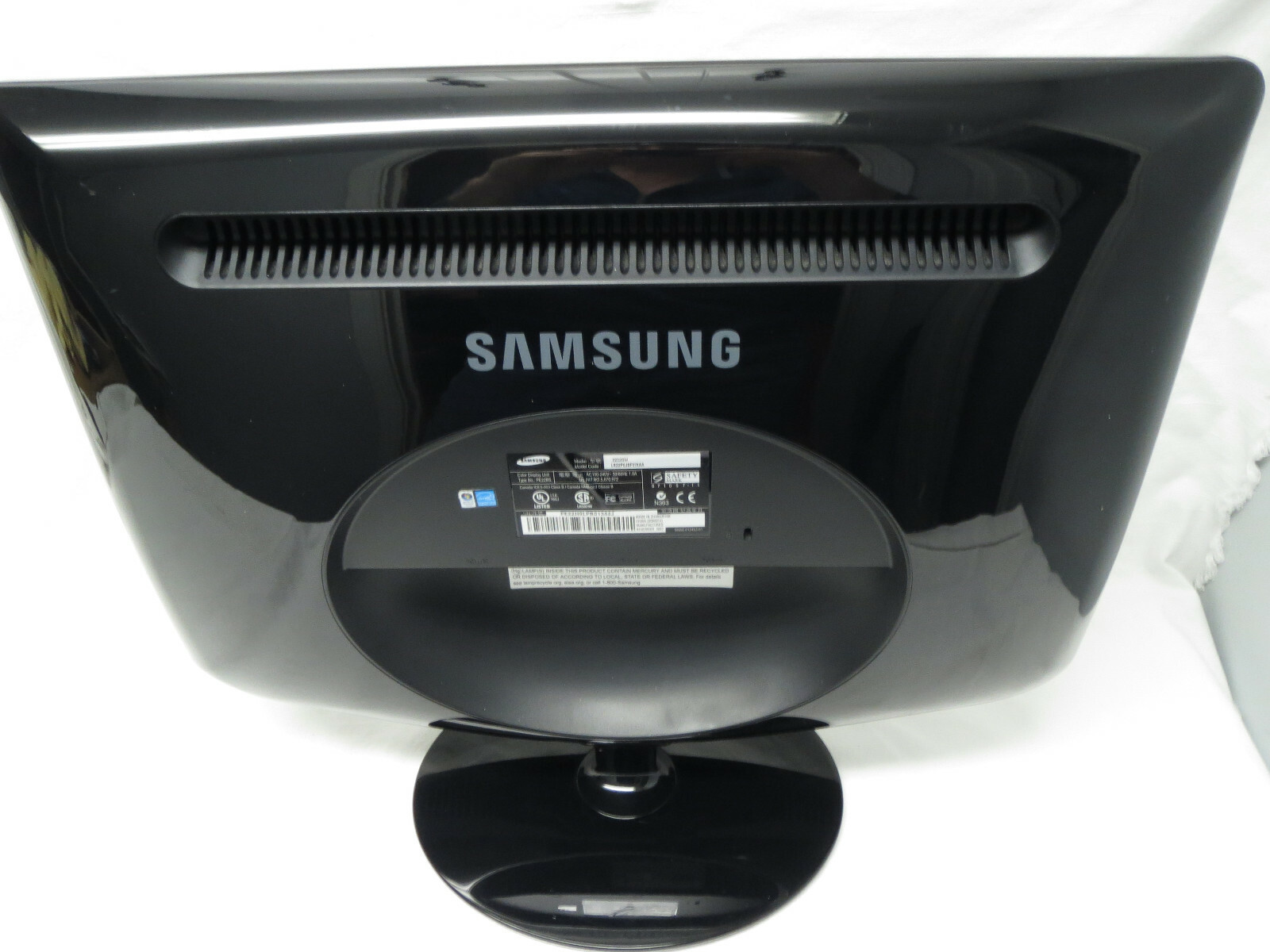Two 22″ Samsung SyncMaster 2232GW Monitors 2ms 3000:1 Dynamic Contrast DVI RGB