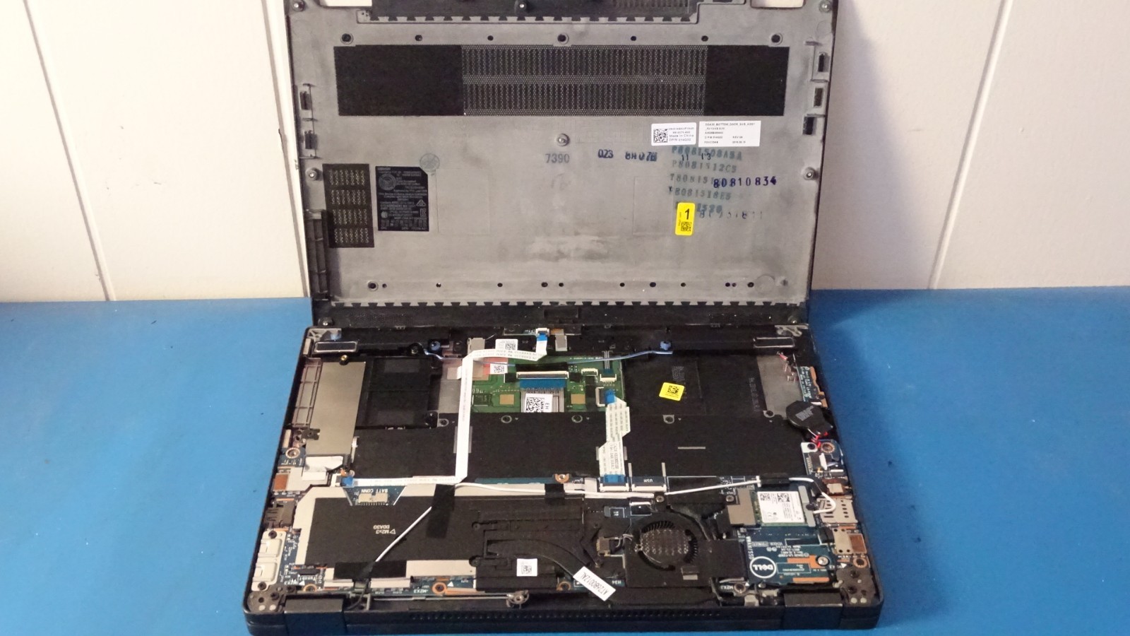 Dell Latitude 7390 2-in-1 Laptop (AS AS)