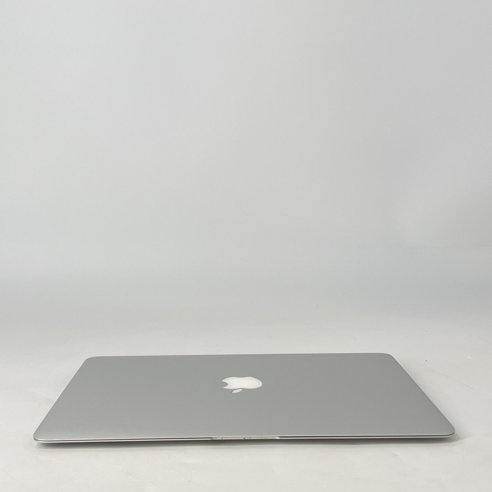 MacBook Air 13 Silver Early 2015 1.8 GHz Intel Core i5 5th Gen. 8GB 1TB SSD Good