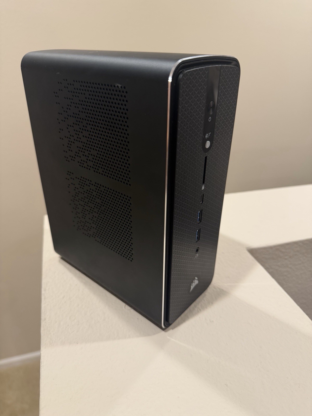 Corsair AI Workstation 300 — AMD Ryzen AI Max+ 395 | 128GB LPDDR5X | 2+2=4TB SSD