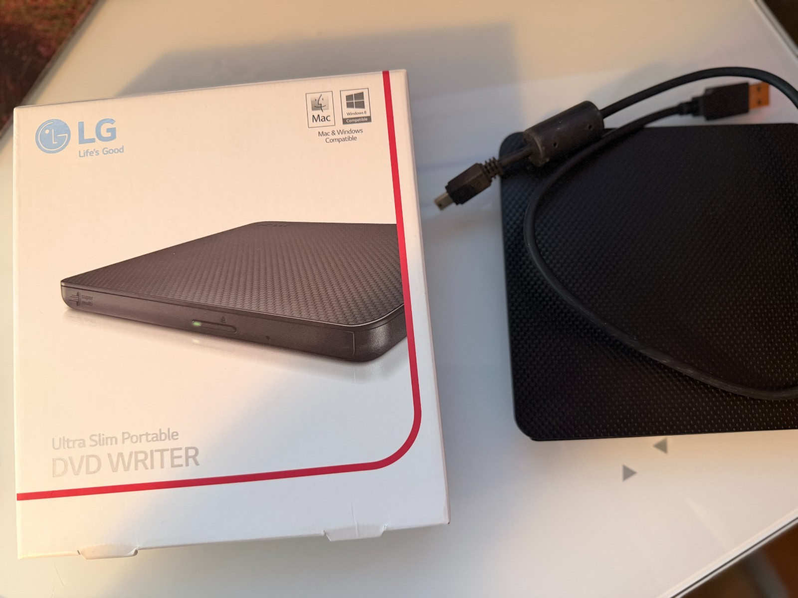 LG ULTRA SLIM PORTABLE DVD WRITER FOR MAC & WINDOWS COMPATIBLE SP80NB60