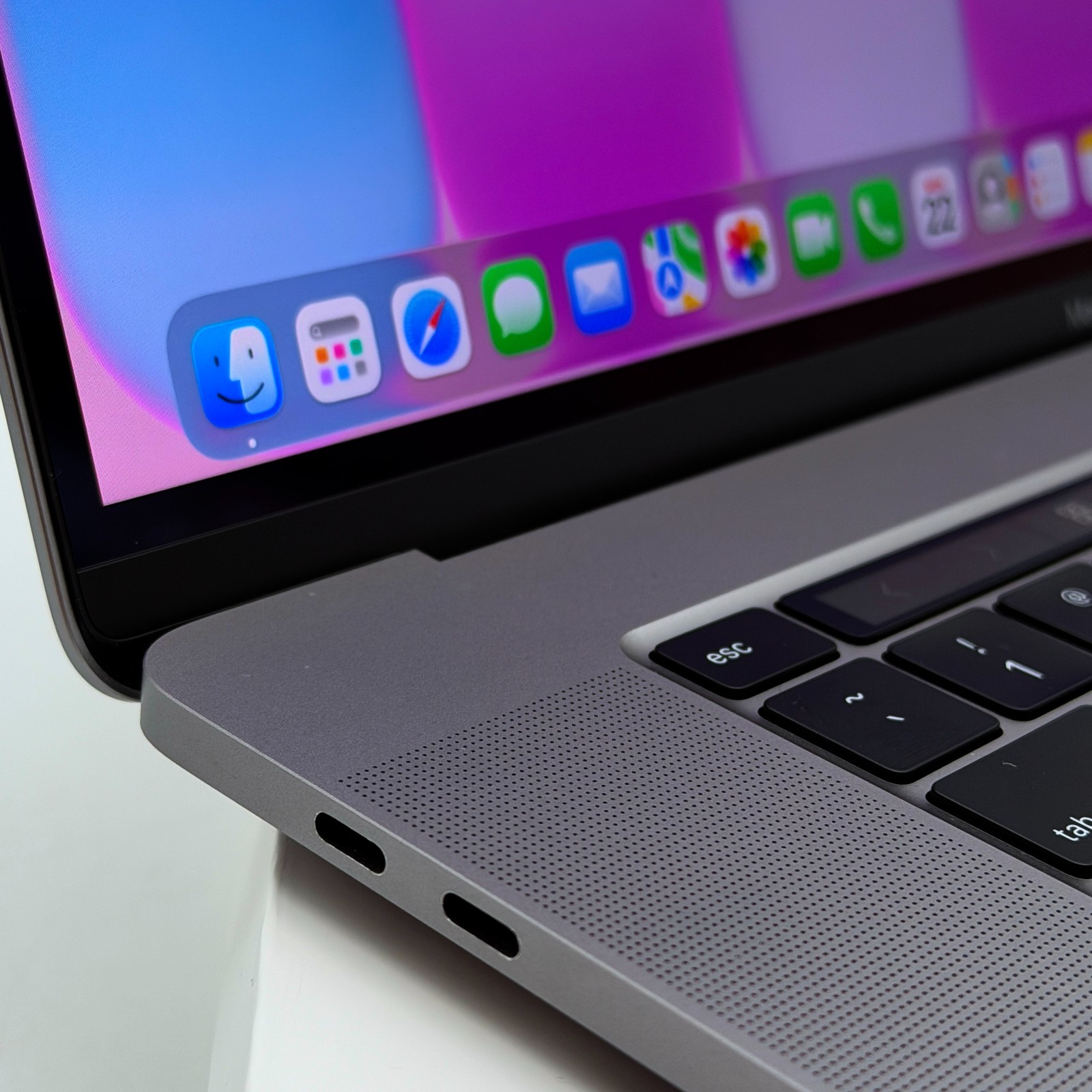 EXCELLENT – MACBOOK PRO 16 INCH – 4TB SSD – 64GB RAM – WARRANTY