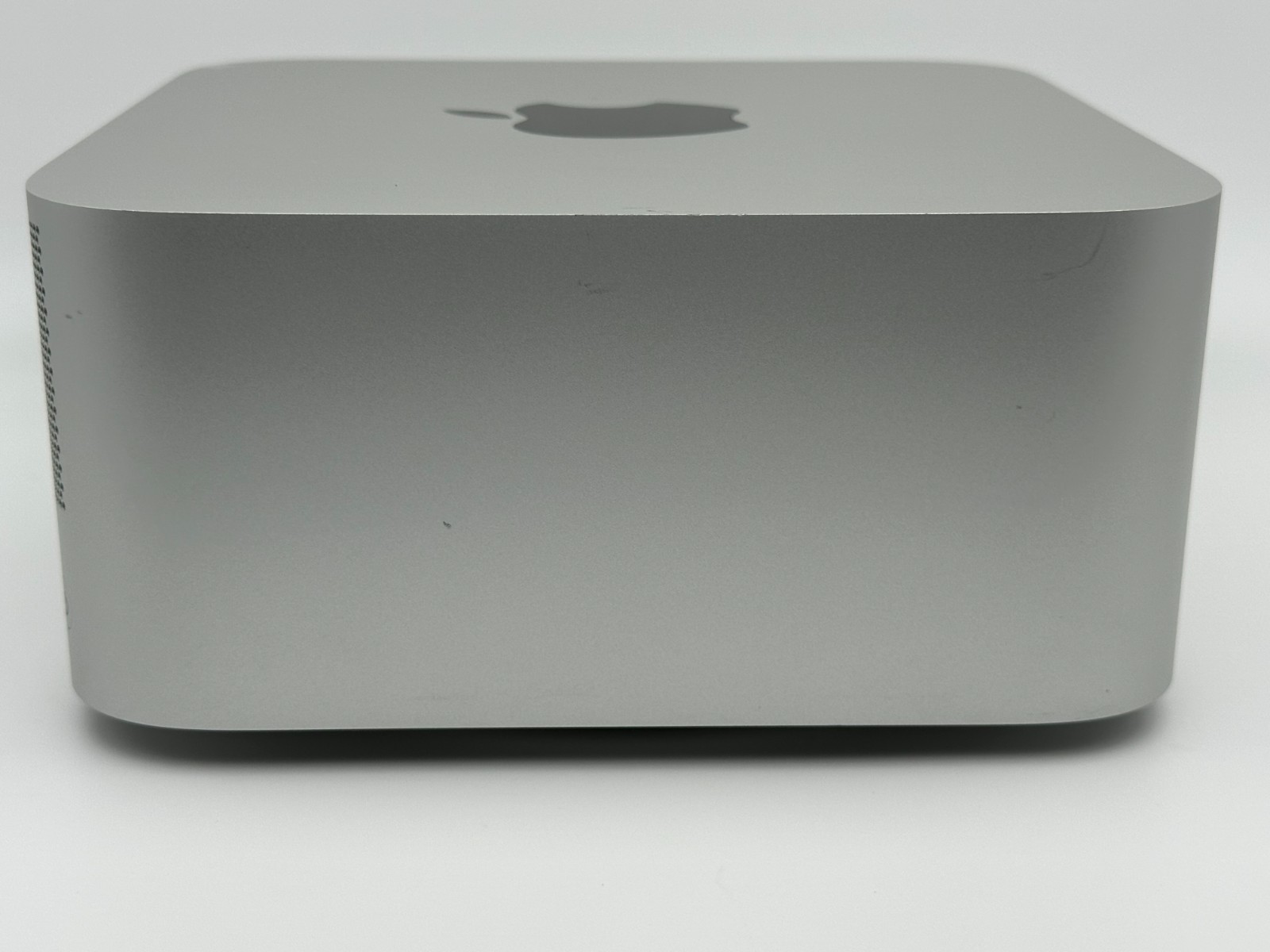 2022 Apple Mac Studio M1 Max Chip 32GB 512GB SSD 24-Core GPU Silver MJMV3LL/A