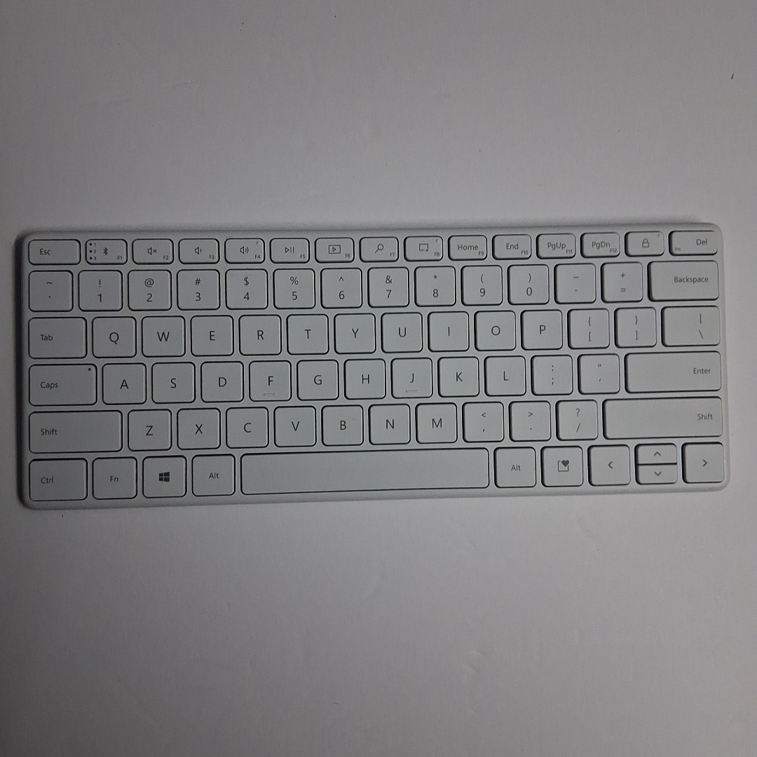 Microsoft Designer Compact Keyboard Bluetooth Wireless Glacier (off-white)
