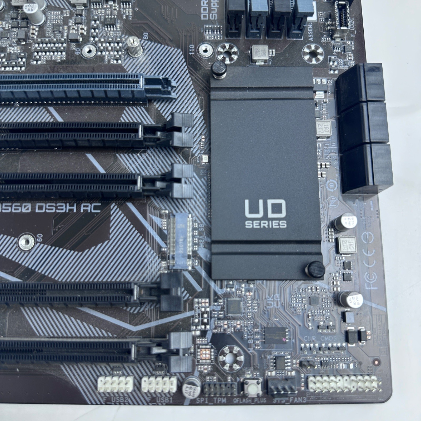 GIGABYTE B560 DS3H AC Motherboard Intel LGA1200 ATX DDR4 PCIe 4.0 M.2 Wi-Fi DP
