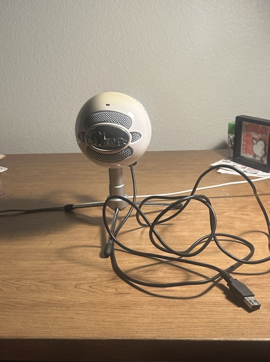 Blue Snowball USB Wired Condenser Desktop Microphone, White w/ Adjustable Stand