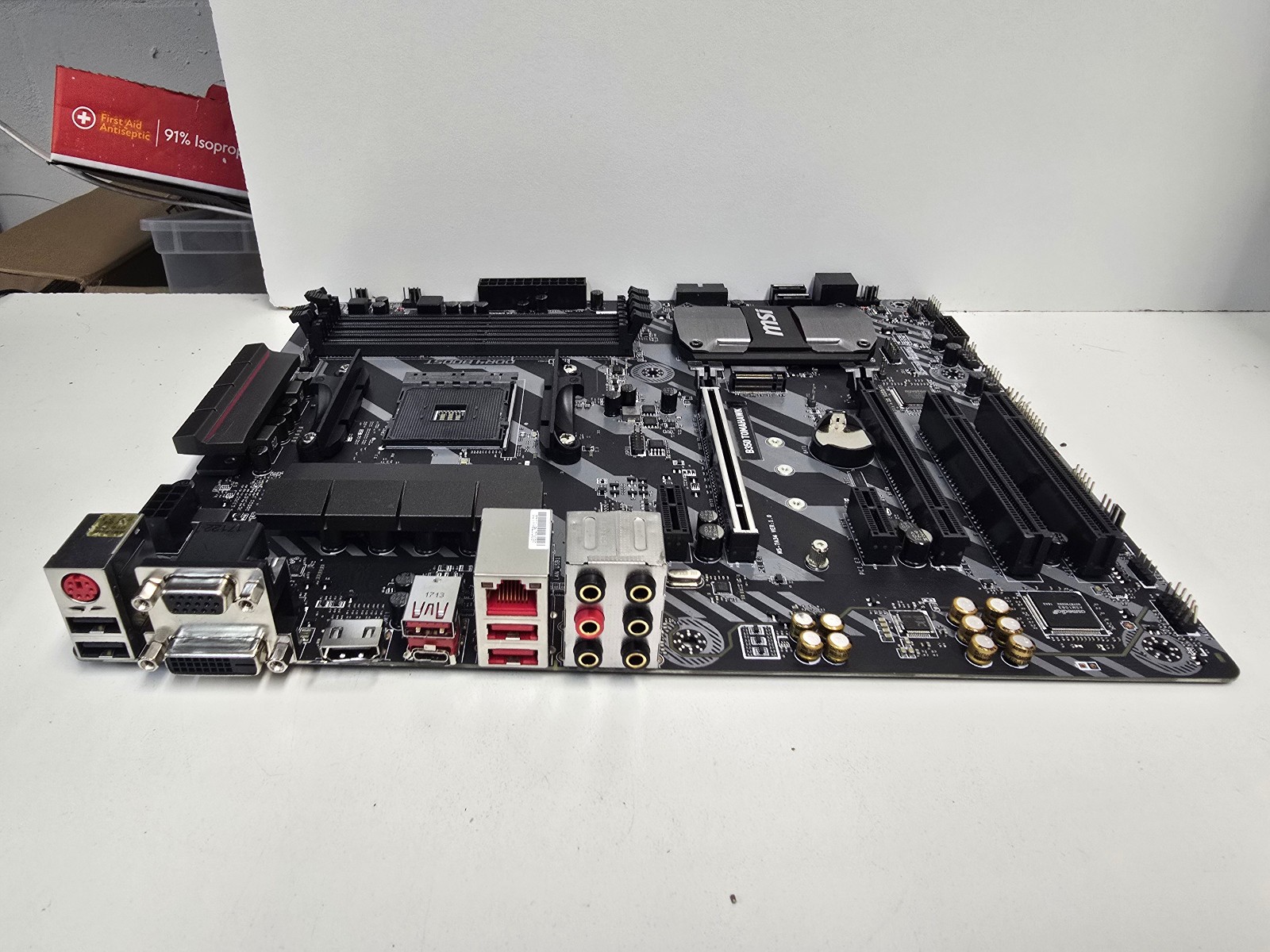 MSI B350 TOMAHAWK ATX AMD Socket AM4 DDR4 Gaming Motherboard (FL)