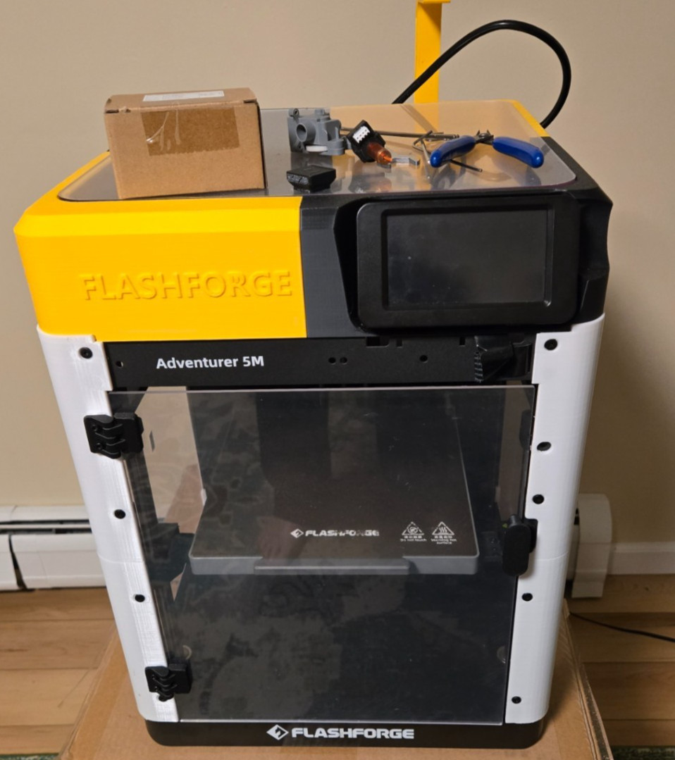 Flashforge Adventurer 5M 3D Printer – Fully enclosed, 0.4mm and 0.25mm nozzles