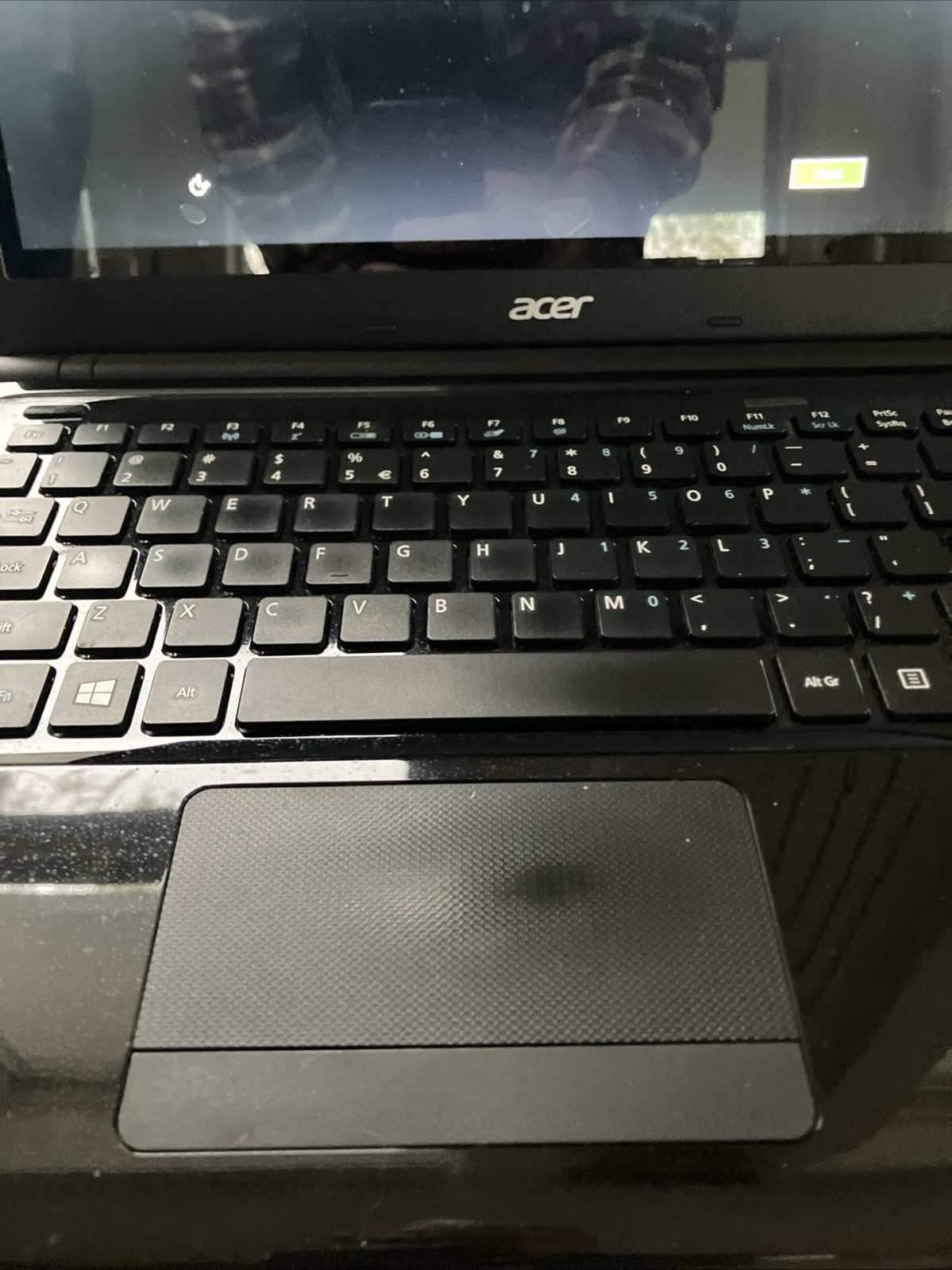 Acer Aspire E1-470P 14″ HD Touch Screen Laptop Intel Core i3 For Parts Or Repair