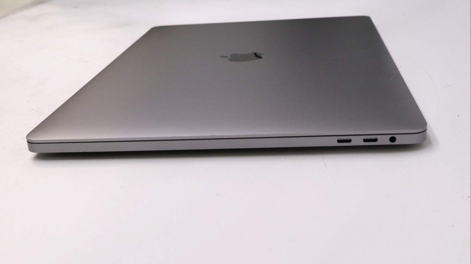 Apple Macbook Pro 16″ i9-9880H 16GB 1TB – Very Good