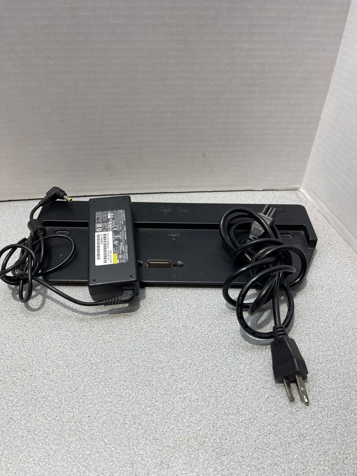 Fujitsu Lifebook Docking Station Port Rep FMV-NPR39 CP659660 CP658943-03