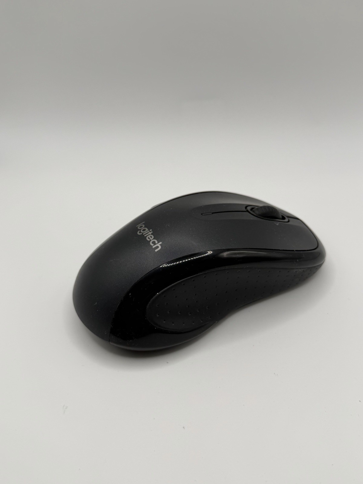 Logitech M510 Full-size Wireless Mouse with Laser-grade Tracking, Black WORKS