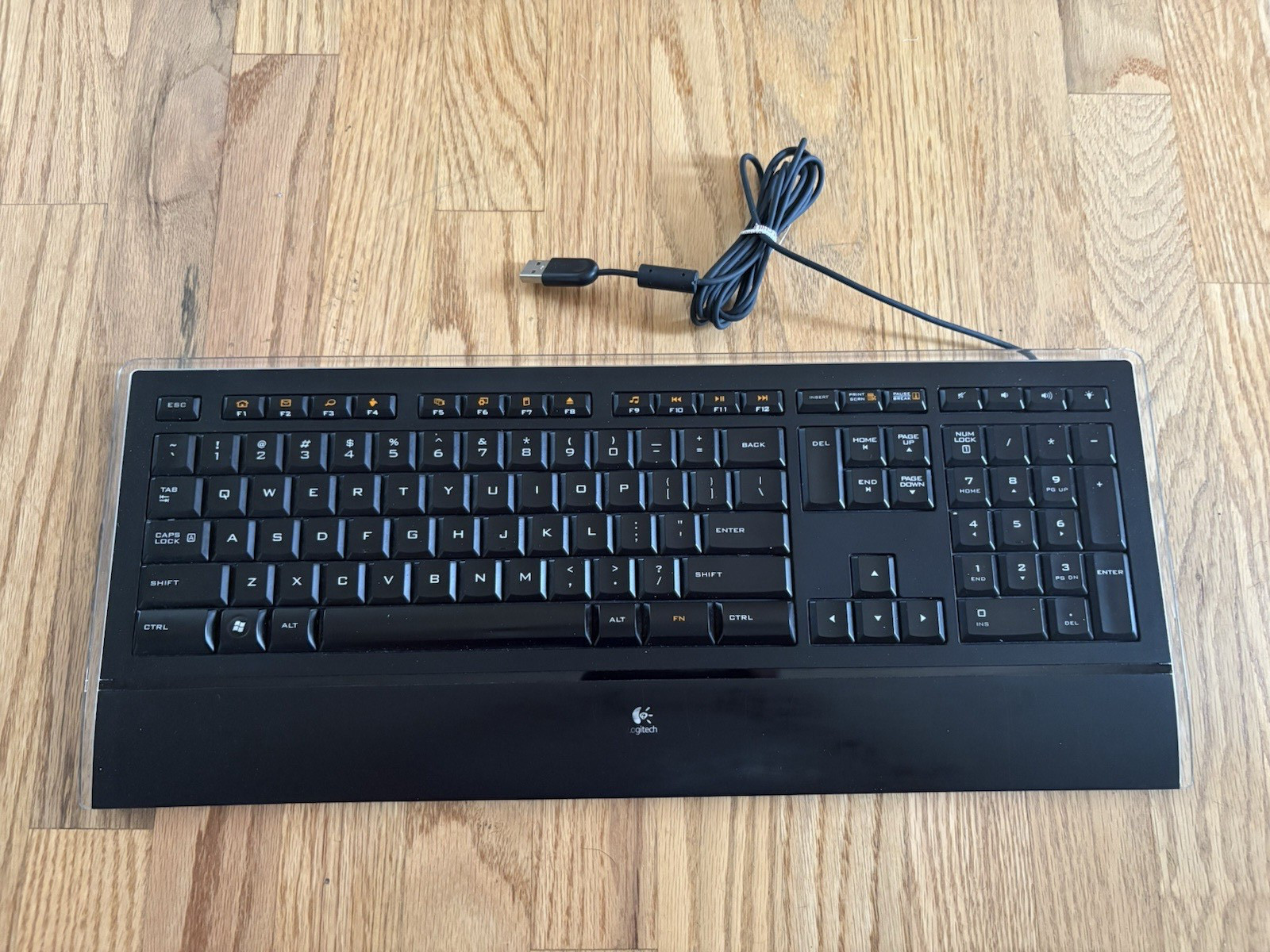 Logitech Slim Wired Illuminated USB Keyboard Y-UY95 Tested Working VG Cond. K740
