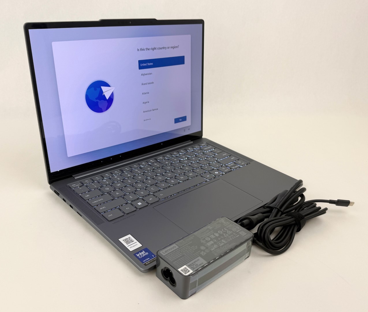 Lenovo Slim 7 14ILL10 14″ FHD+ OLED Touch Ultra 7 258V 32G 1TB W11H Copilot Dent