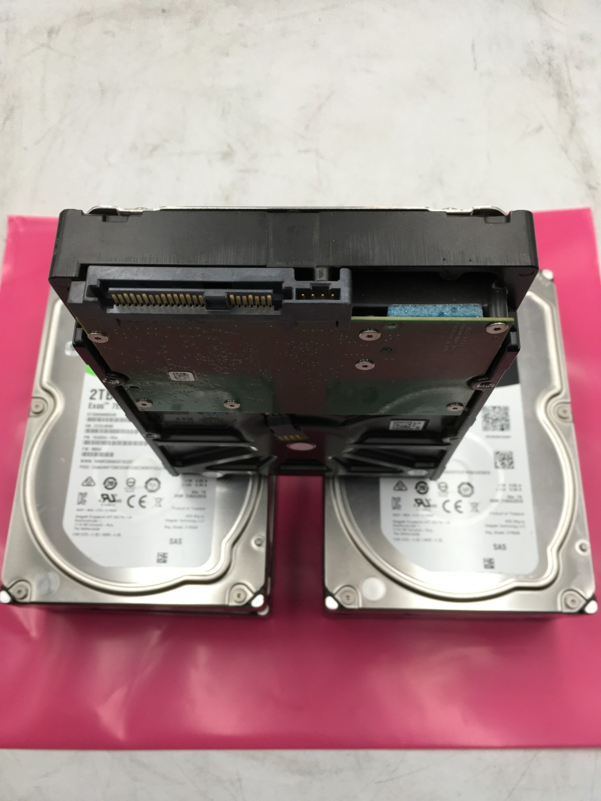 LOT OF 5 Seagate Exos 7E8 2TB 3.5″ SAS 12Gb/s 7200RPM 128MB HDD ST2000NM0045 RS.