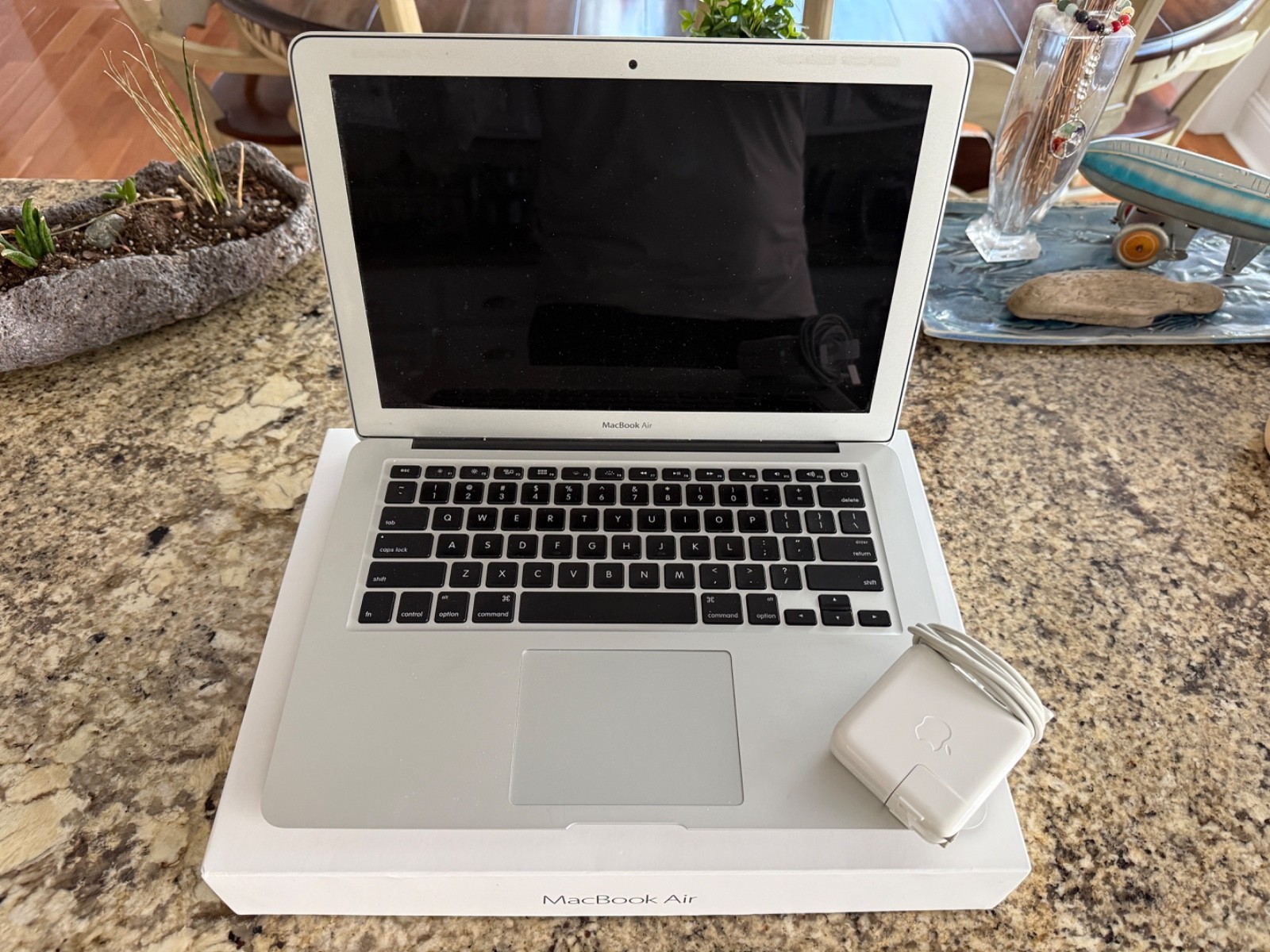 Apple MacBook Air 13″ 2015 Intel Core i5 5th Gen 1.60 GHz 4GB RAM 128GB SSD