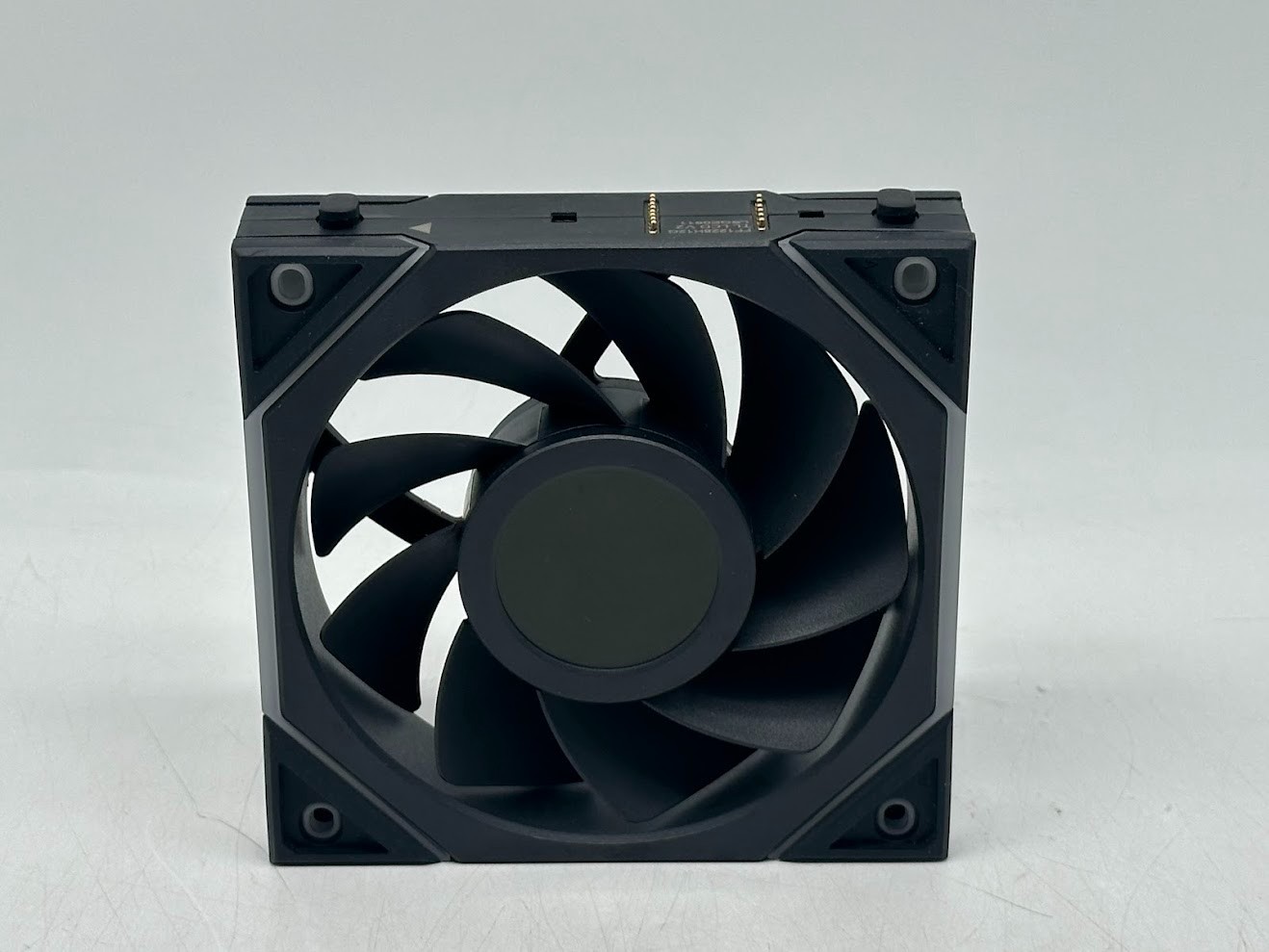 Lian Li UNI FAN TL120 V2 LCD Reverse Blade Wireless Fluid Dynamic Bearing 120mm