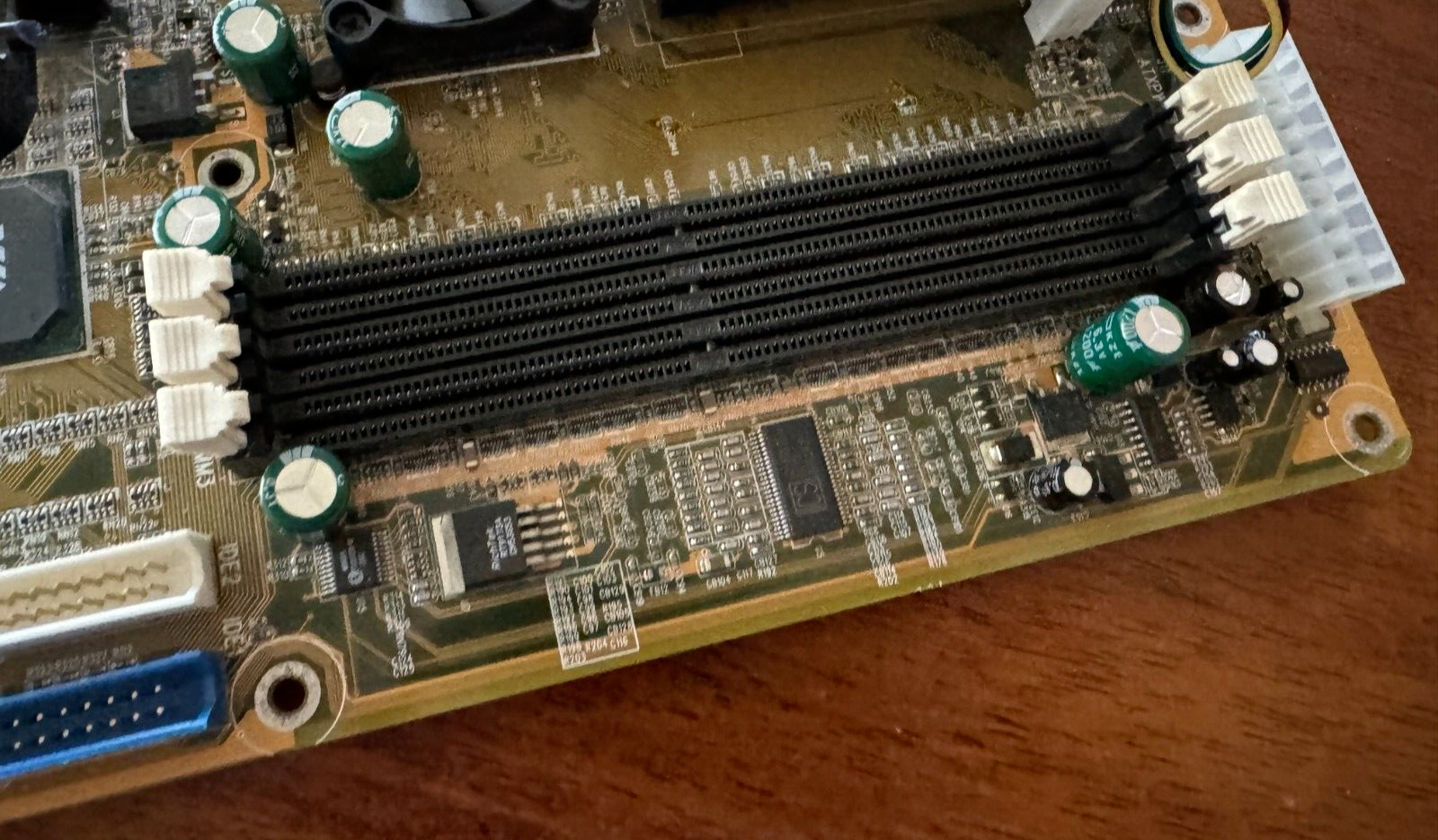 Shuttle AV40V12 PGA478 3x DDR AGP 5x PCI ATX Mainboard w/IO Shield Working