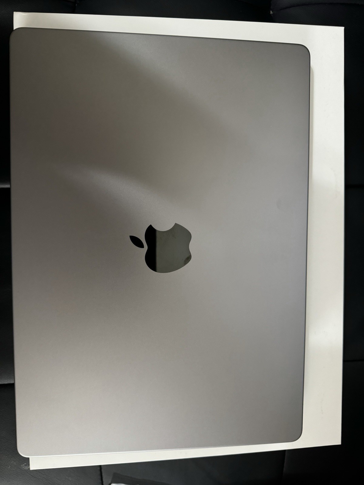 Apple MacBook Pro (14-inch, Apple M1 Pro chip with 8-core CPU and 14-core GPU,