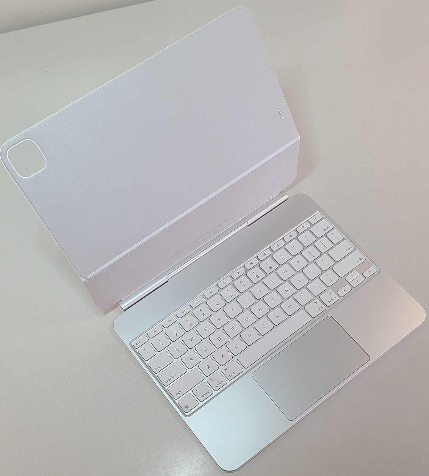 OPEN BOX Apple Magic Keyboard Case iPad Pro 11″ – M4 M5 – White A2975 MWR03LL/A