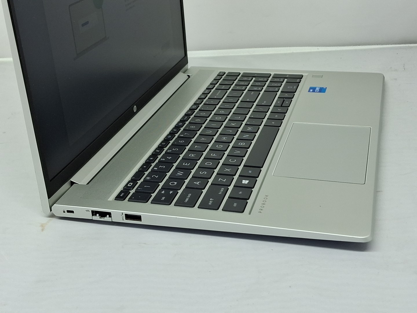 HP ProBook 450 G8 15.6″ – i5-1135G7, 8GB, 256GB – Windows 11 – Scratches
