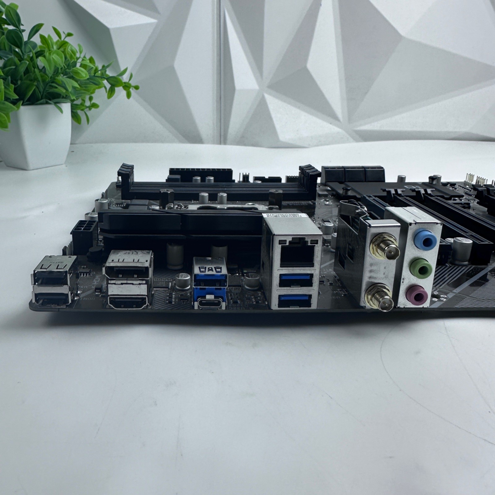 GIGABYTE B560 DS3H AC Motherboard Intel LGA1200 ATX DDR4 PCIe 4.0 M.2 Wi-Fi DP