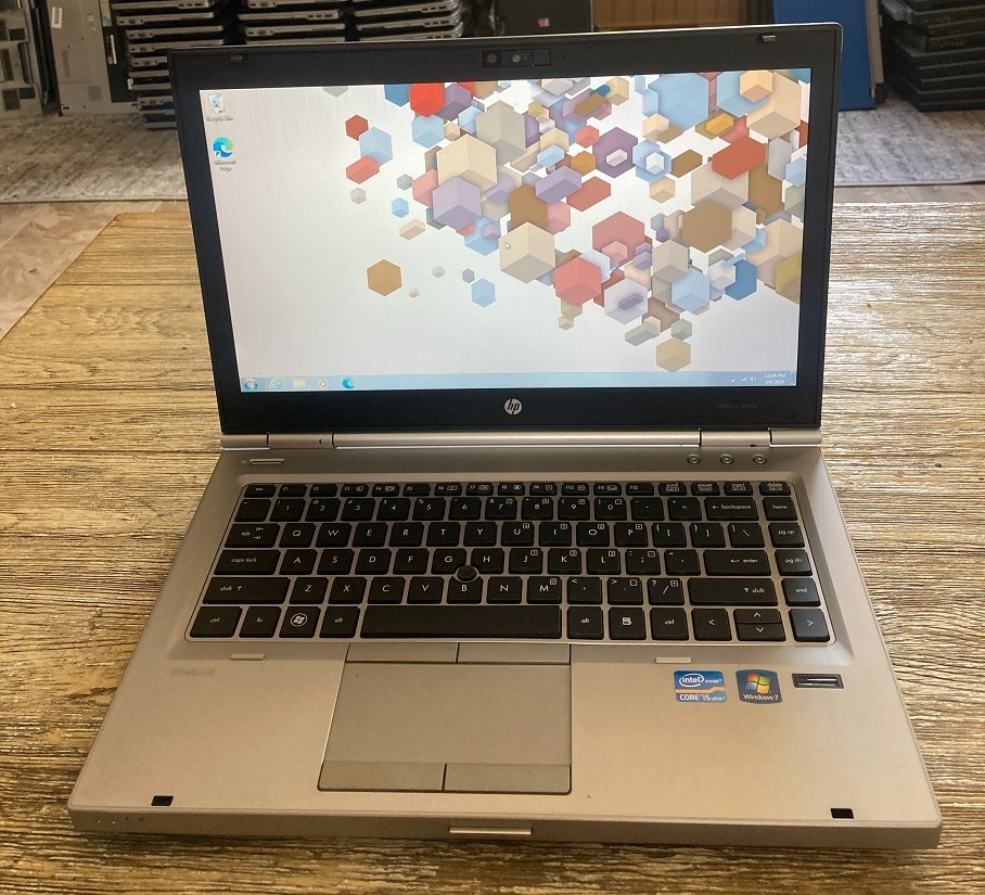 15.6″ HP 8560/70 Vintage Windows 7 Pro i3 2ghz 4gb 250gb DVDRW Serial Port