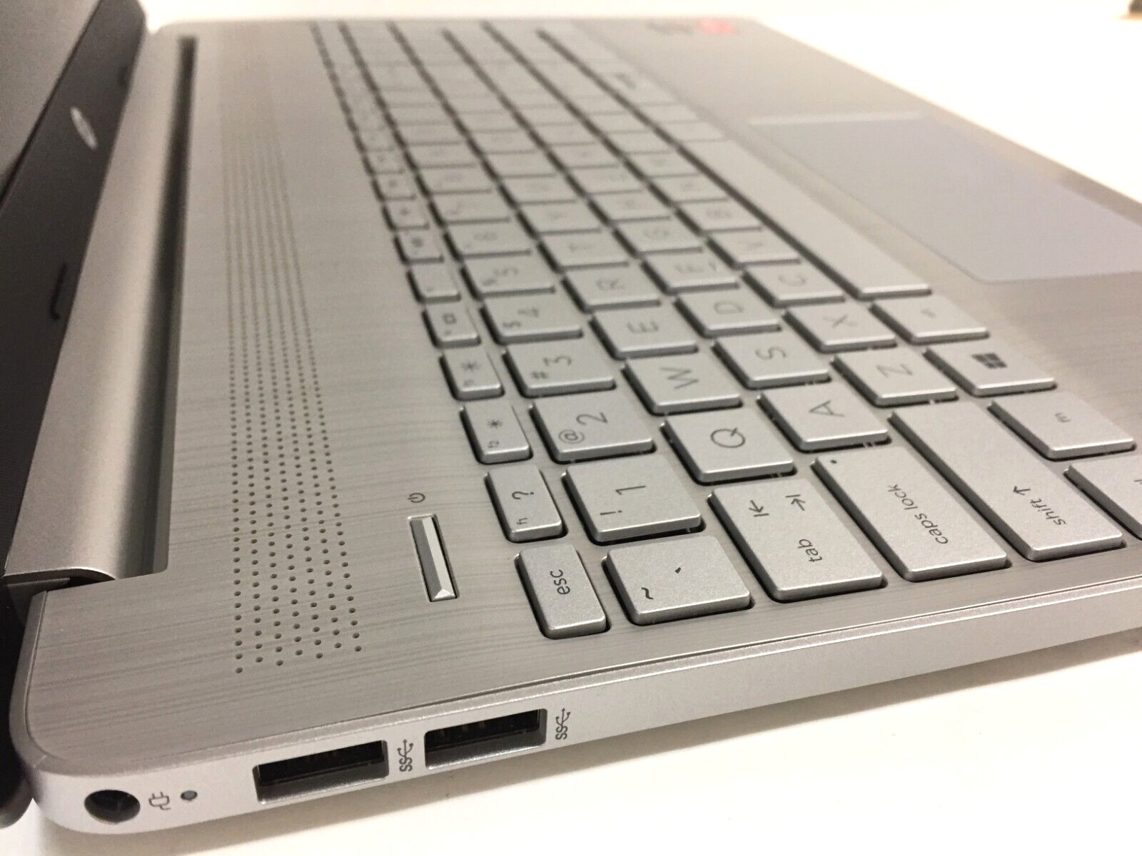 HP 15-ef0875ms 15.6″ Touchscreen Laptop/AMD Ryzen 7-3700U/12GB RAM/256GB SSD/W10