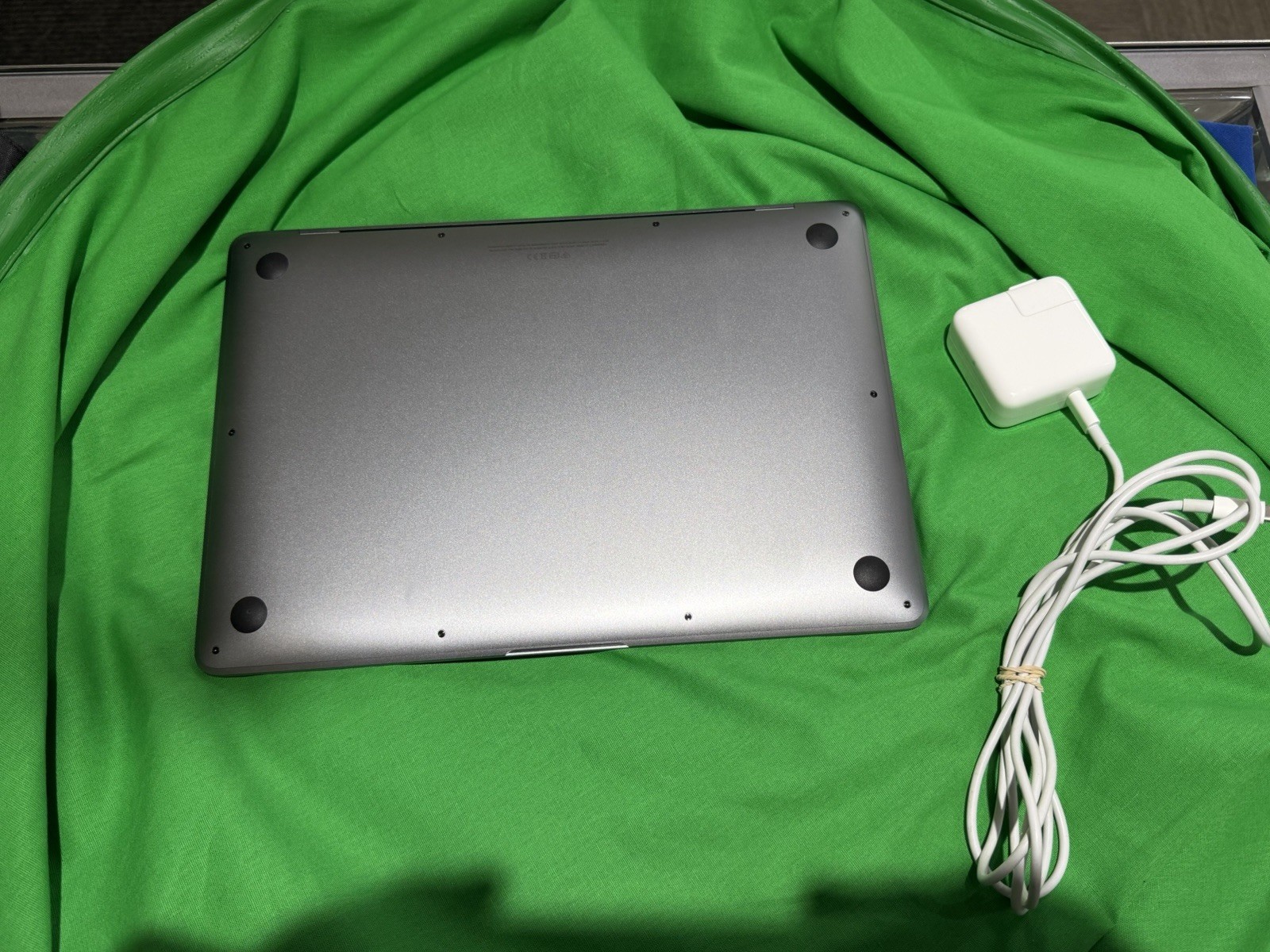 2020 Apple MacBook Air 13.3″ M1 7C GPU 3.2GHz 8GB RAM 256GB SSD