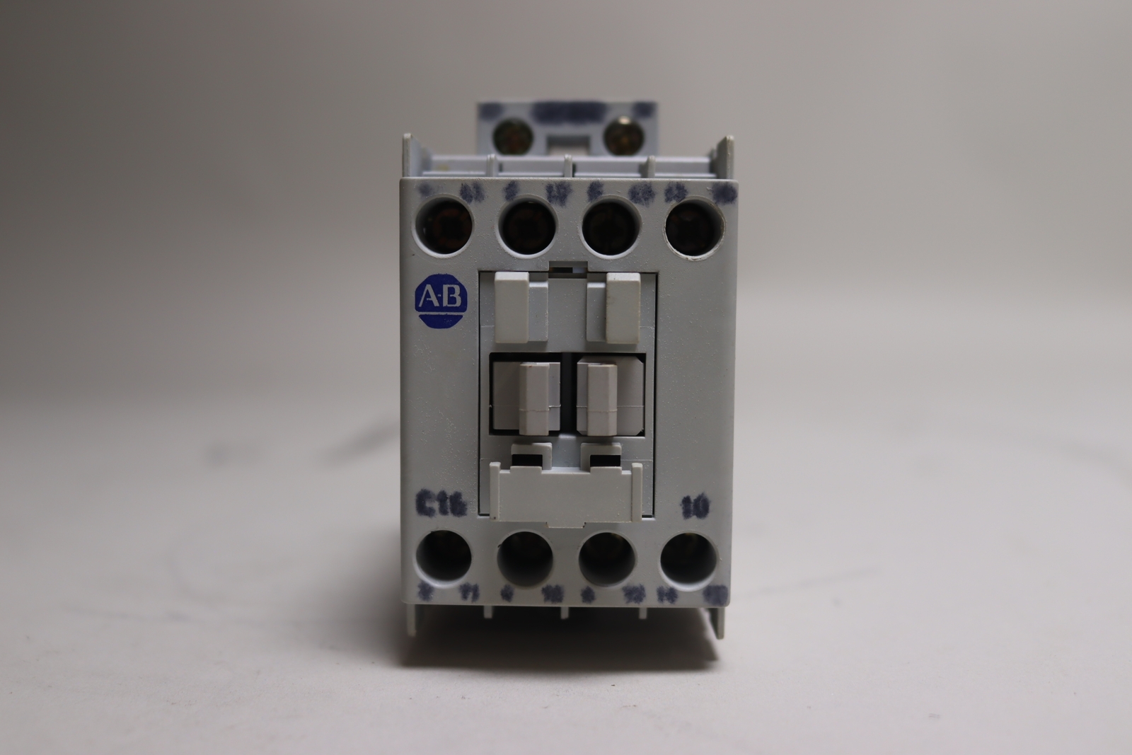 Allen Bradley IEC Contactor C16, 120V 100-C16*10 series B