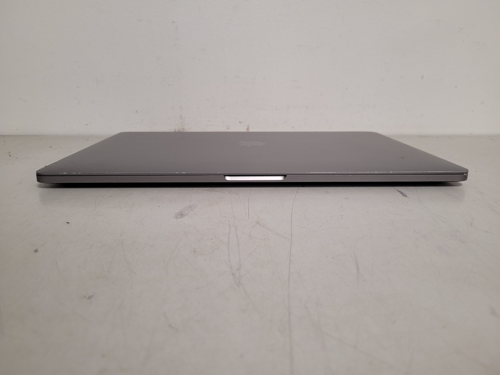 Apple MacBook pro 15″A1990 i9-9980Hk 2.4gh 16gb ram 1tb ssd sequoia C02YQ1B3LVDQ
