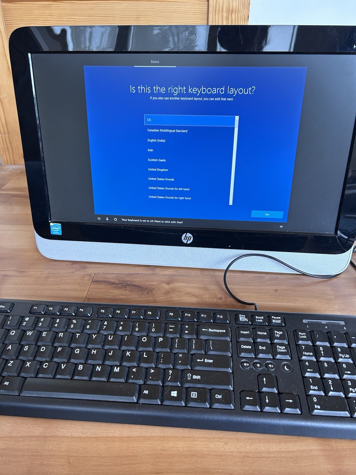 HP 19-2113W 19.5in. (500GB, Intel Celeron, 2.41GHz, 4GB) All-in-One Desktop -…