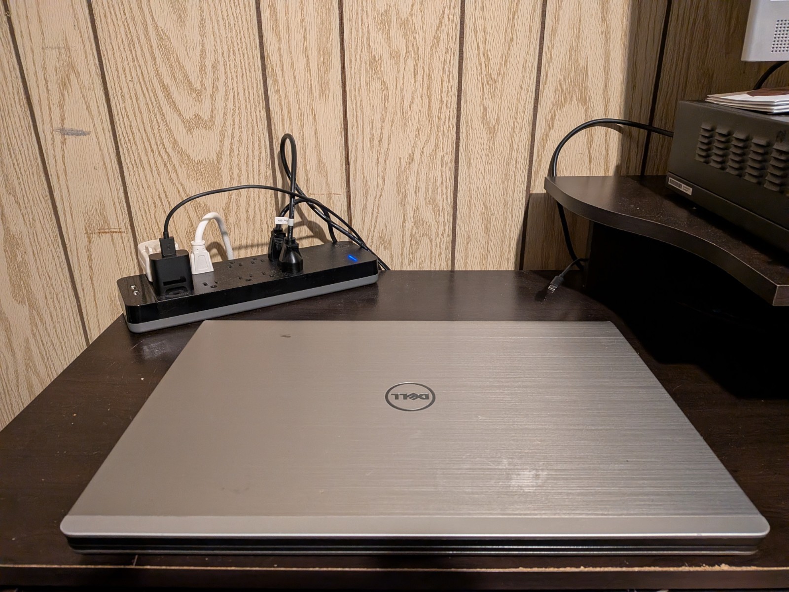 Dell Inspiron 17R 5748 Laptop (i3 4th Gen, 8GB DDR3L Ram, 250GB SSD, Linux Mint)